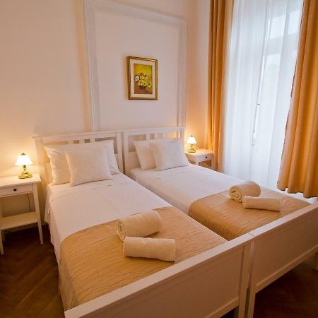 Golden Rooms Bed & Breakfast Триест Экстерьер фото