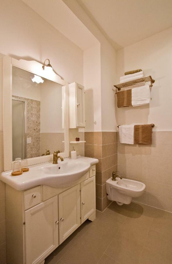 Golden Rooms Bed & Breakfast Триест Экстерьер фото