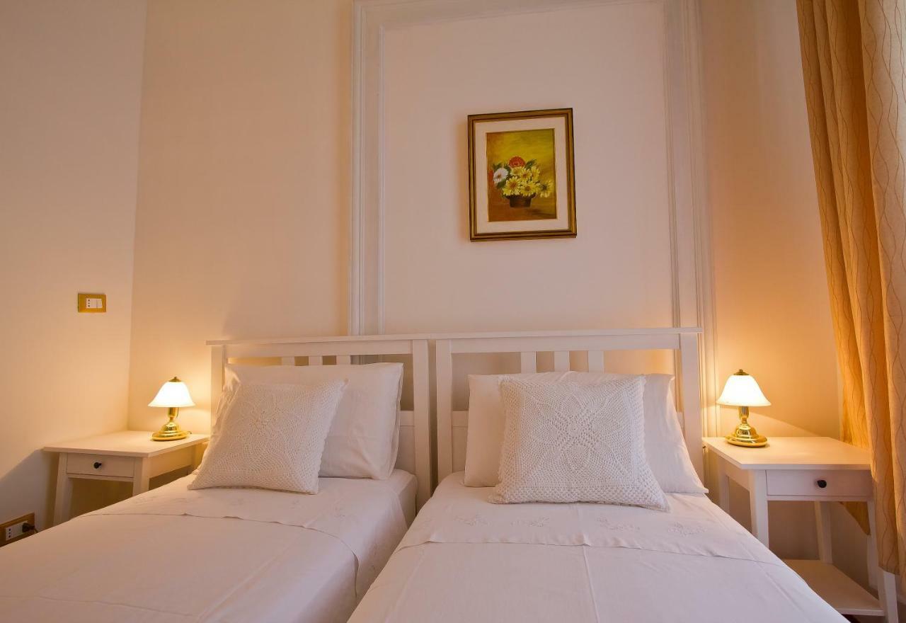Golden Rooms Bed & Breakfast Триест Экстерьер фото