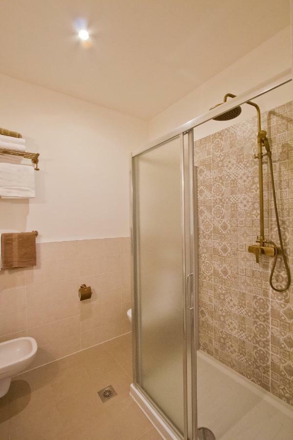 Golden Rooms Bed & Breakfast Триест Экстерьер фото