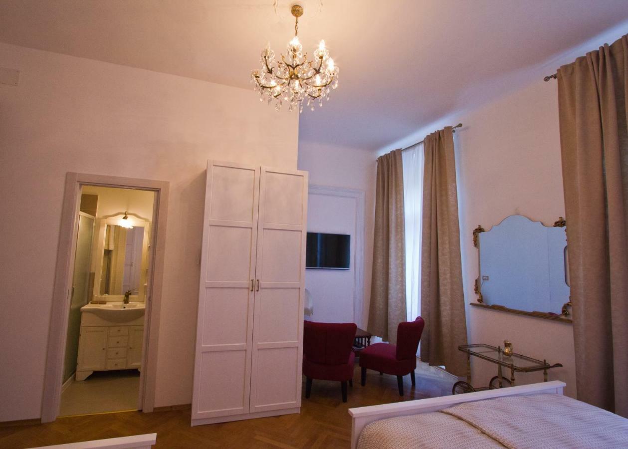 Golden Rooms Bed & Breakfast Триест Экстерьер фото