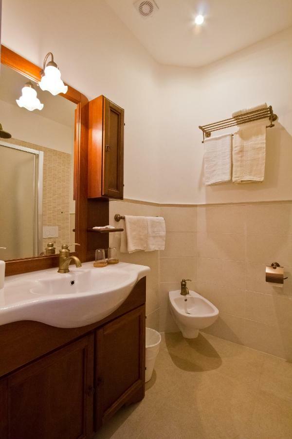 Golden Rooms Bed & Breakfast Триест Экстерьер фото