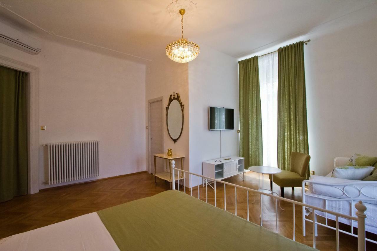 Golden Rooms Bed & Breakfast Триест Экстерьер фото